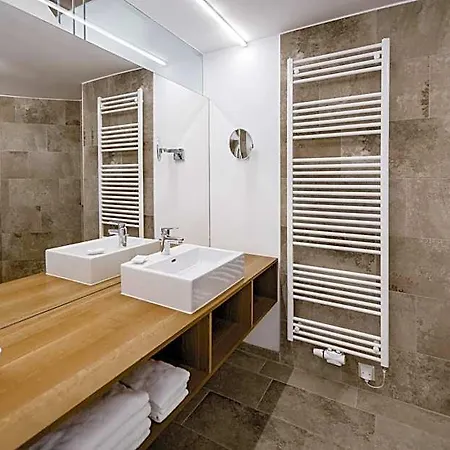 Seehotel Brandauer's Otel Strobl